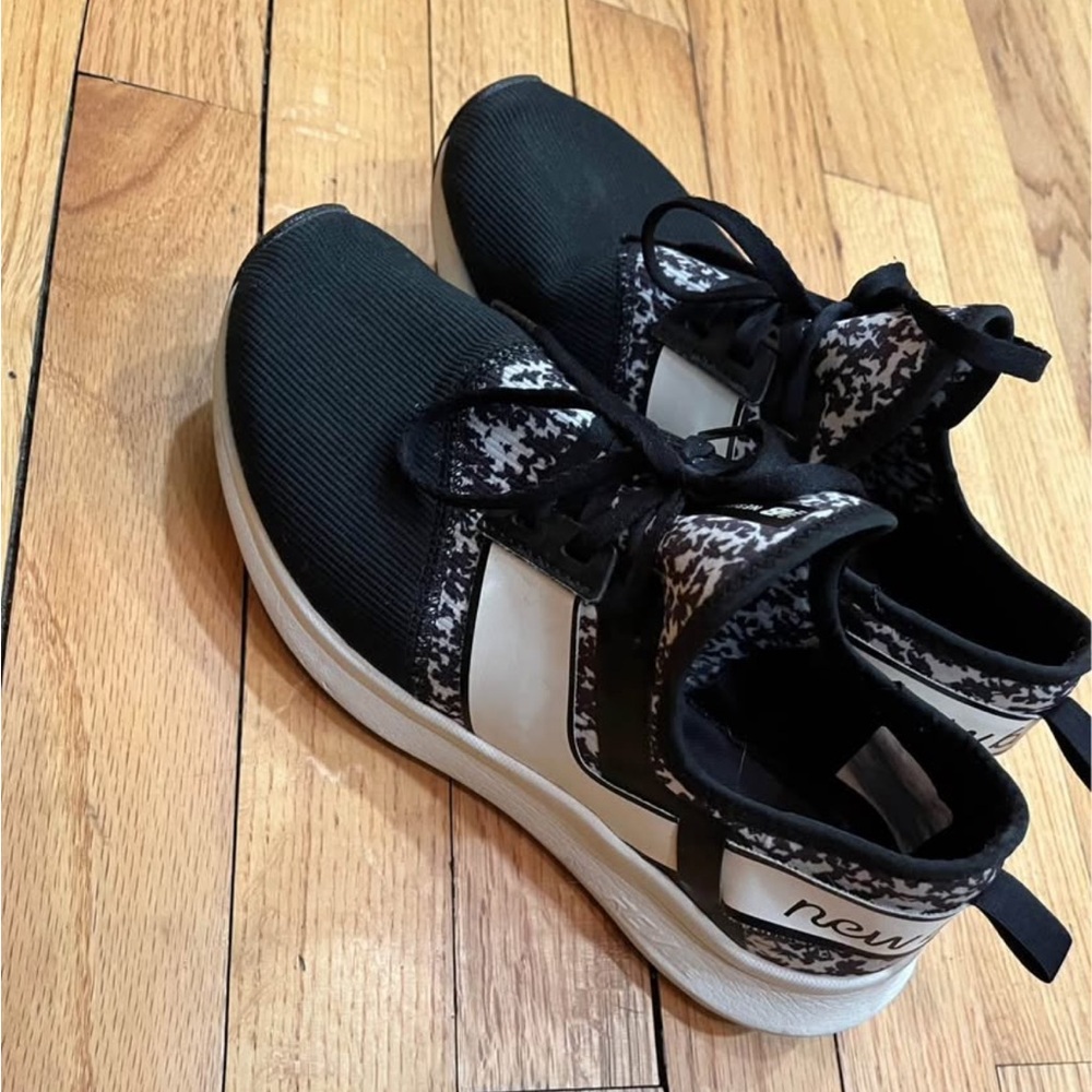 New Balance Black and White Women's Sneakers Size 8